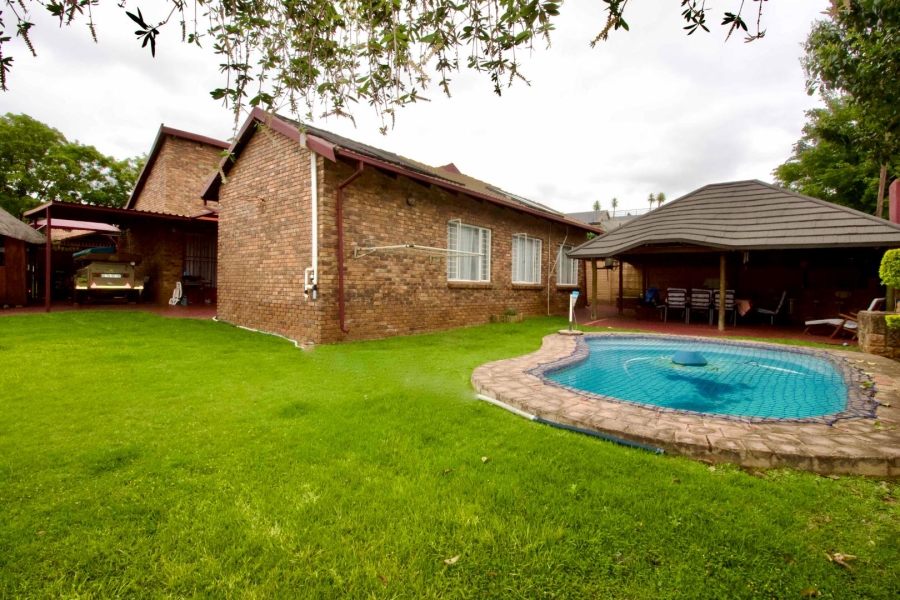 5 Bedroom Property for Sale in Highveld Gauteng
