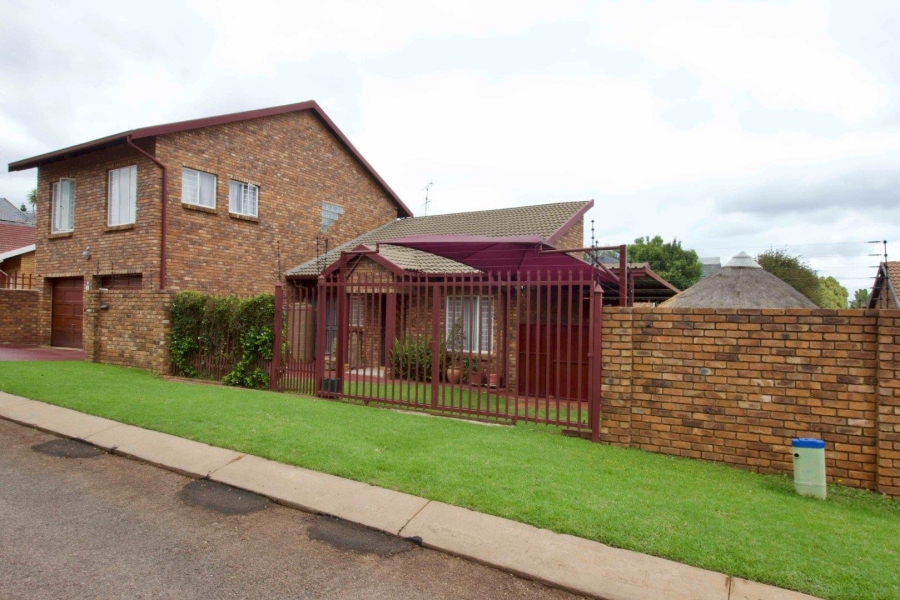 5 Bedroom Property for Sale in Highveld Gauteng