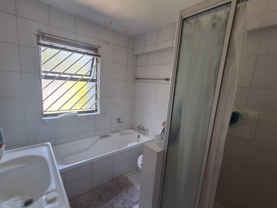2 Bedroom Property for Sale in Bassonia Gauteng
