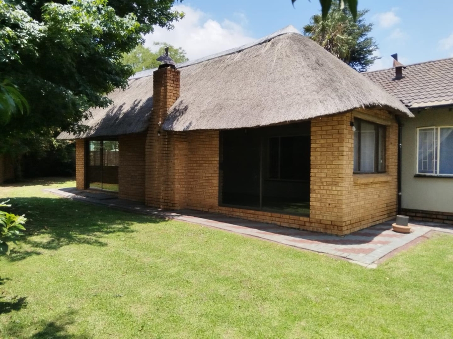 4 Bedroom Property for Sale in Crystal Park Gauteng