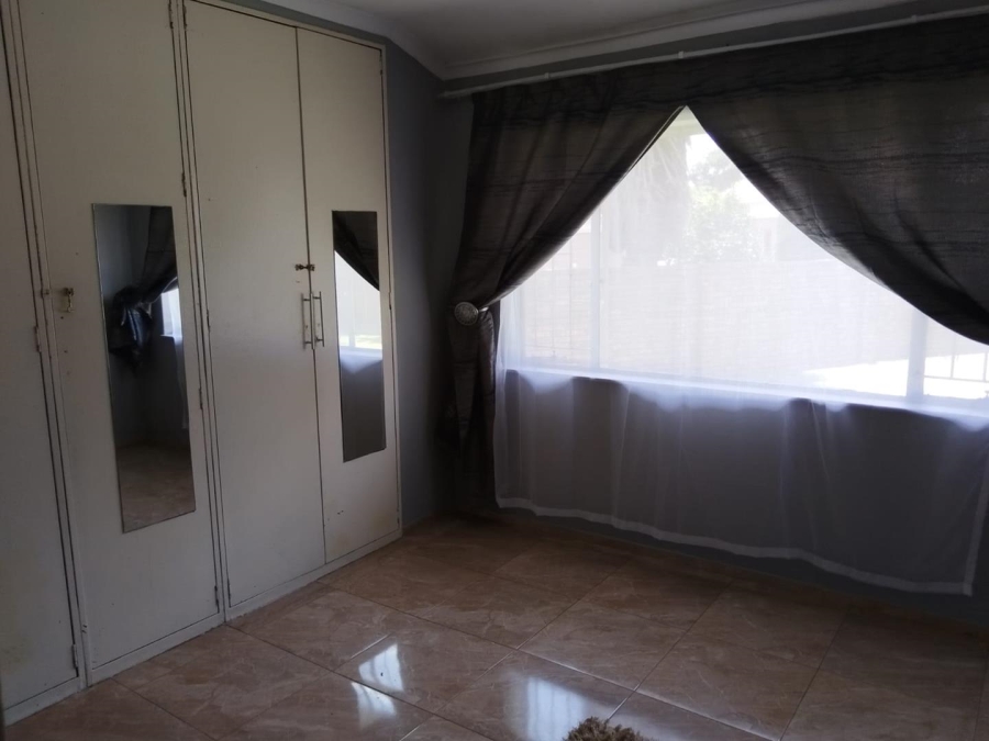 4 Bedroom Property for Sale in Crystal Park Gauteng