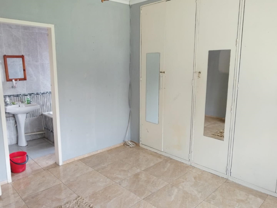 4 Bedroom Property for Sale in Crystal Park Gauteng