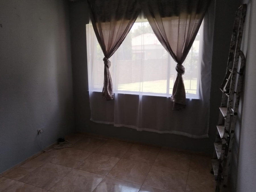 4 Bedroom Property for Sale in Crystal Park Gauteng