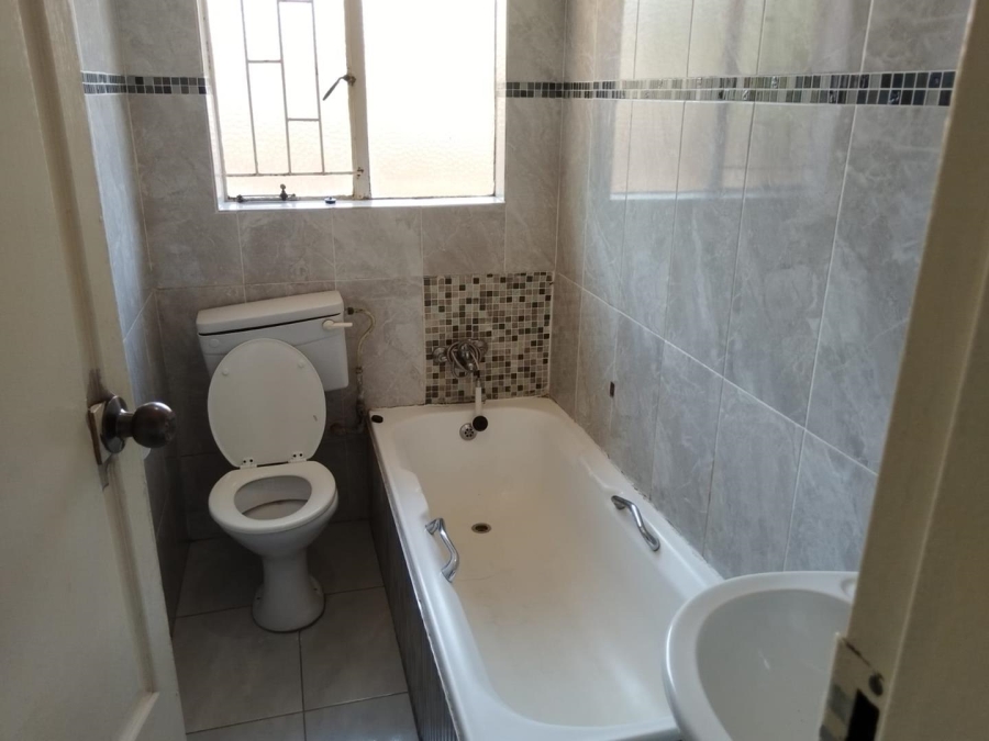 4 Bedroom Property for Sale in Crystal Park Gauteng