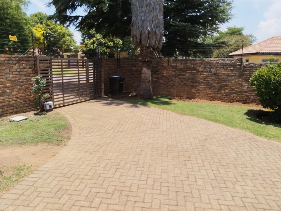 4 Bedroom Property for Sale in Crystal Park Gauteng