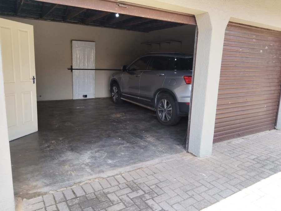 4 Bedroom Property for Sale in Crystal Park Gauteng