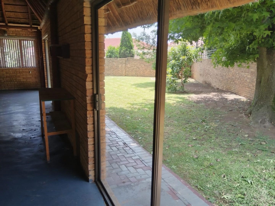 4 Bedroom Property for Sale in Crystal Park Gauteng