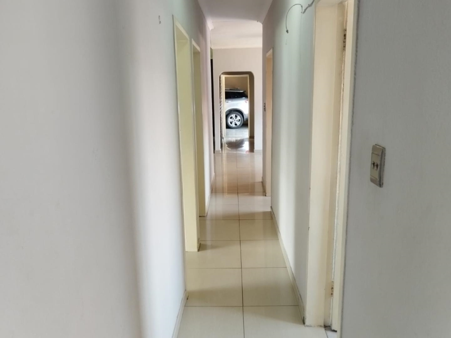 4 Bedroom Property for Sale in Crystal Park Gauteng