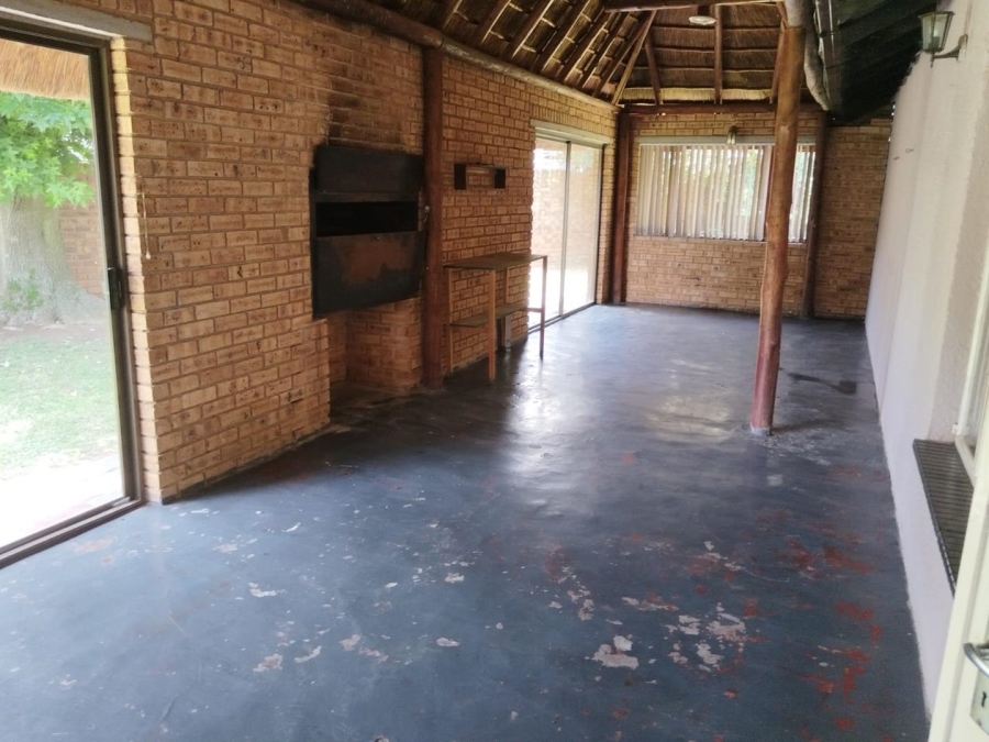 4 Bedroom Property for Sale in Crystal Park Gauteng