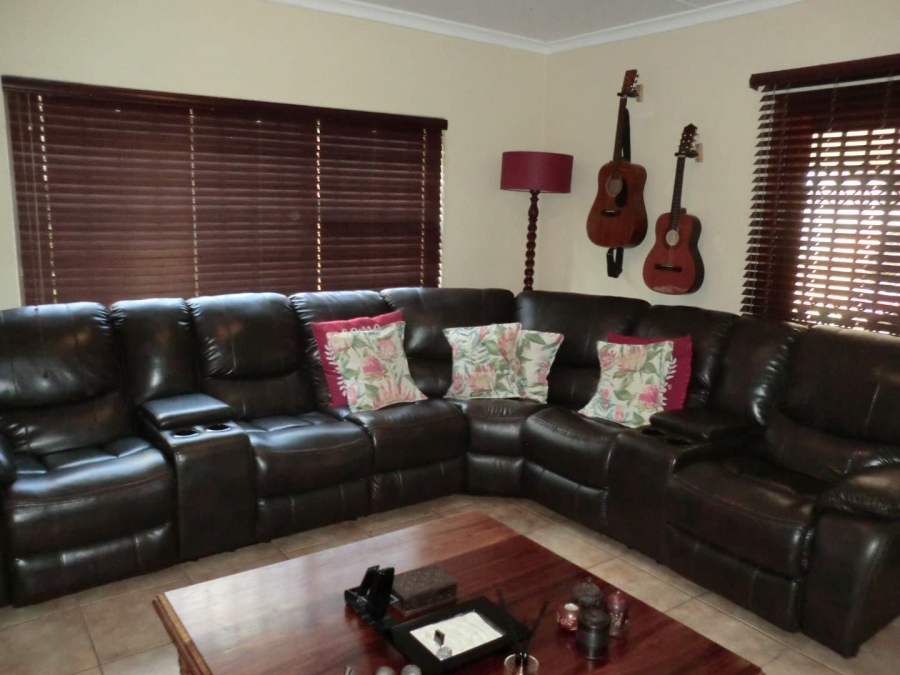 4 Bedroom Property for Sale in Van Riebeeck Park Gauteng