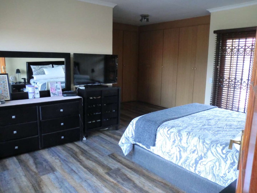 4 Bedroom Property for Sale in Van Riebeeck Park Gauteng