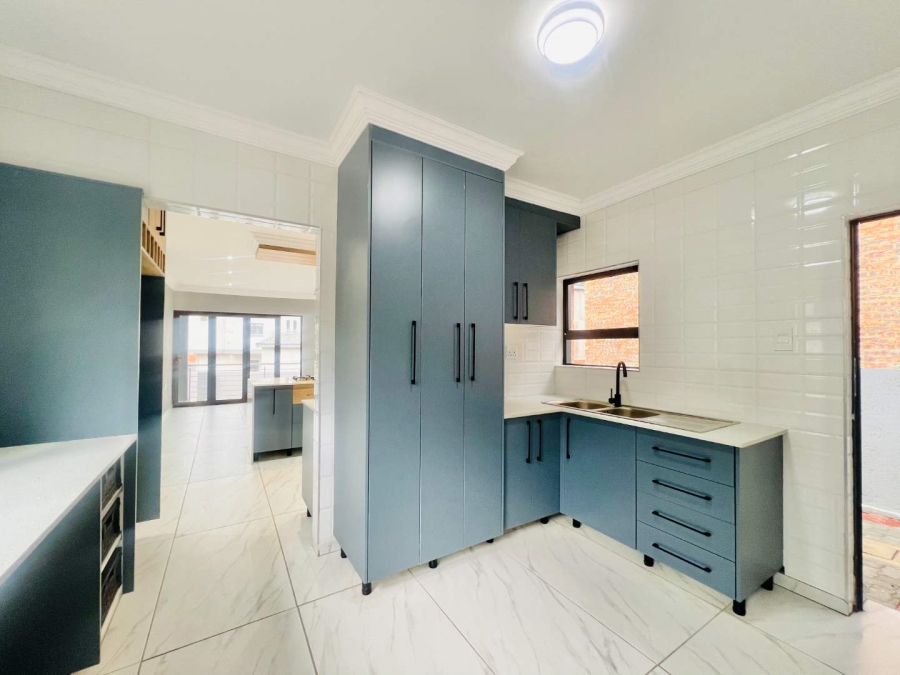 5 Bedroom Property for Sale in Roodeplaat Gauteng