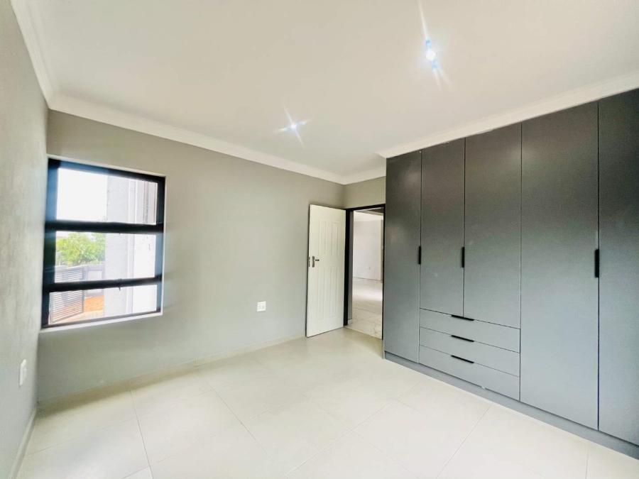 5 Bedroom Property for Sale in Roodeplaat Gauteng