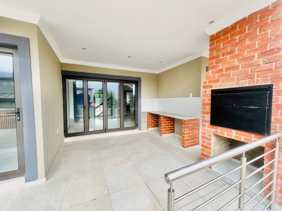 5 Bedroom Property for Sale in Roodeplaat Gauteng