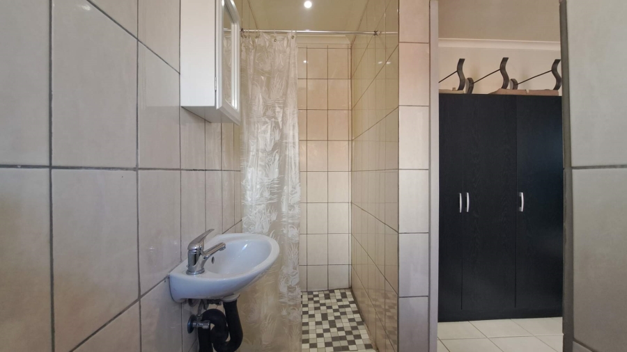 To Let 1 Bedroom Property for Rent in Blairgowrie Gauteng