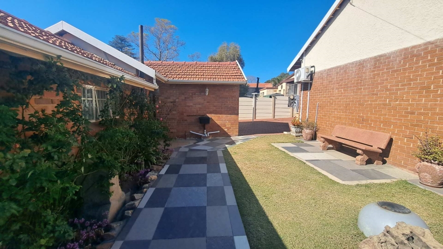 To Let 1 Bedroom Property for Rent in Blairgowrie Gauteng
