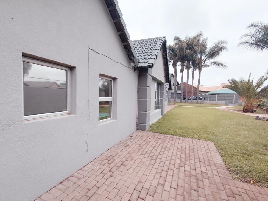 4 Bedroom Property for Sale in Birchleigh Gauteng
