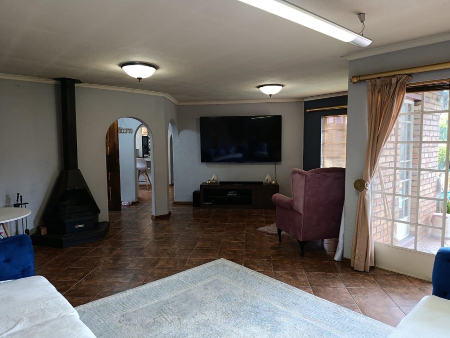 4 Bedroom Property for Sale in Van Riebeeck Park Gauteng