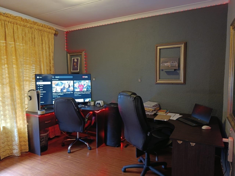 4 Bedroom Property for Sale in Van Riebeeck Park Gauteng