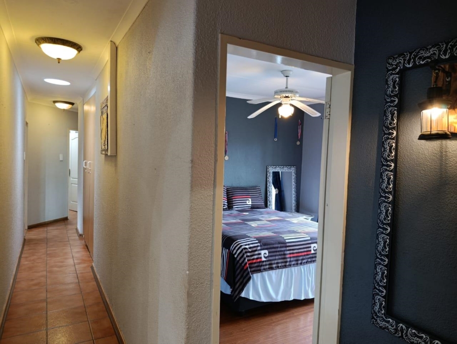 4 Bedroom Property for Sale in Van Riebeeck Park Gauteng