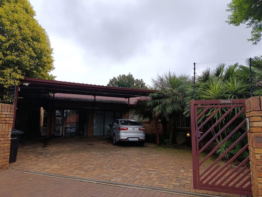 4 Bedroom Property for Sale in Van Riebeeck Park Gauteng
