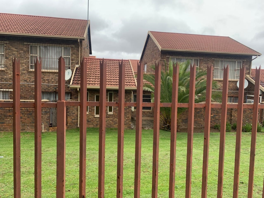 4 Bedroom Property for Sale in Birchleigh North Gauteng