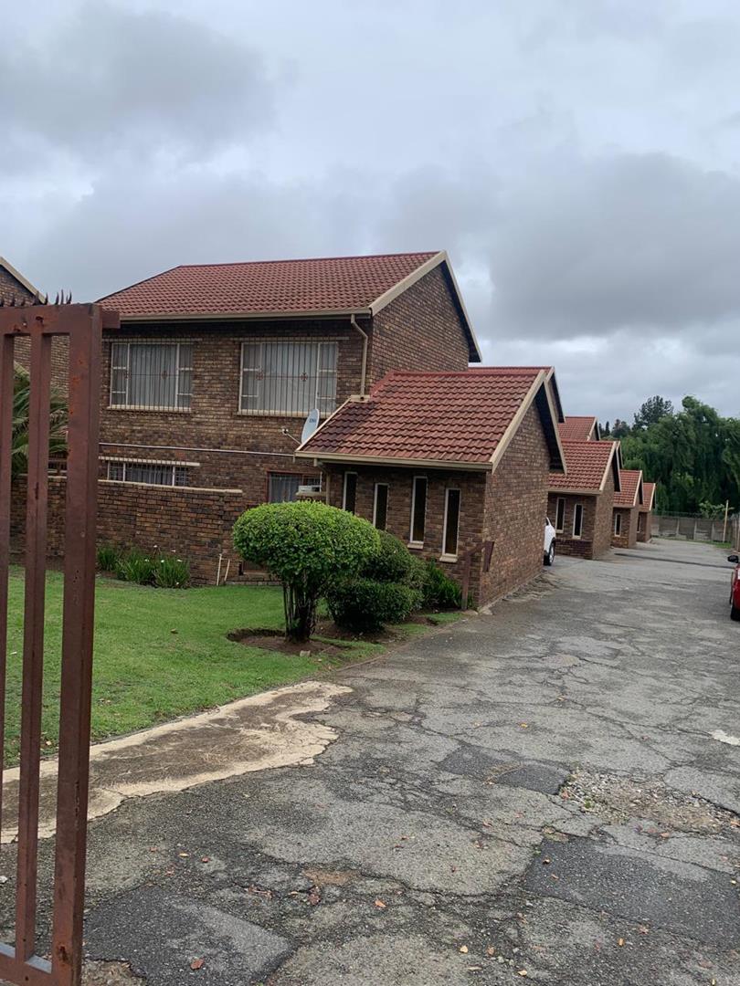 4 Bedroom Property for Sale in Birchleigh North Gauteng