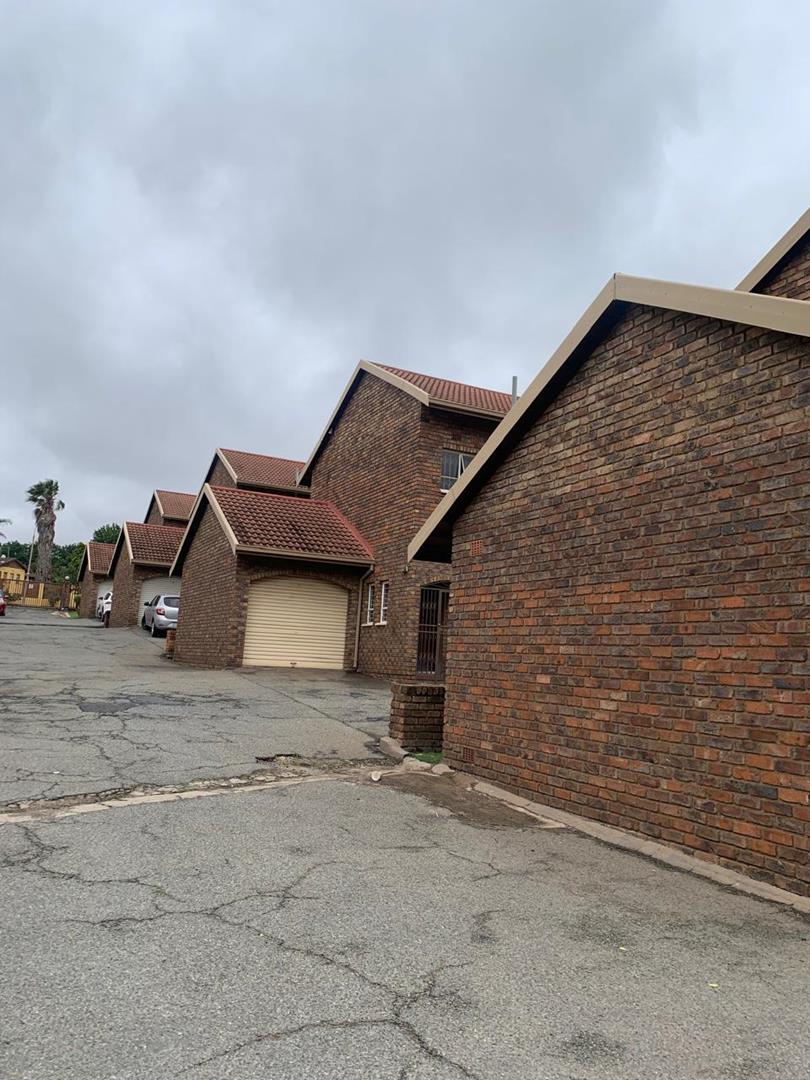 4 Bedroom Property for Sale in Birchleigh North Gauteng