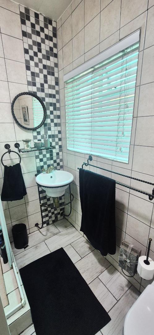 3 Bedroom Property for Sale in Brackenhurst Gauteng