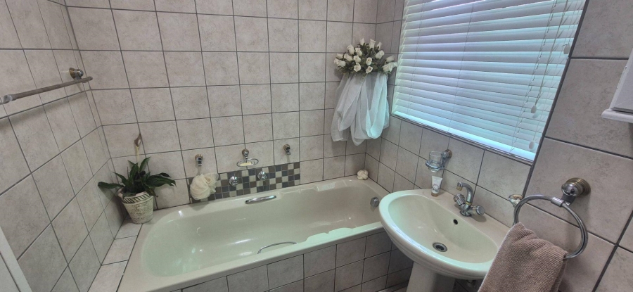 3 Bedroom Property for Sale in Brackenhurst Gauteng