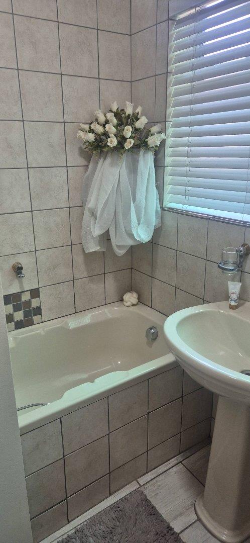 3 Bedroom Property for Sale in Brackenhurst Gauteng