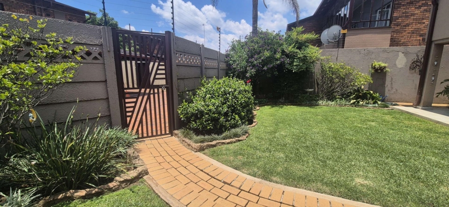 3 Bedroom Property for Sale in Brackenhurst Gauteng