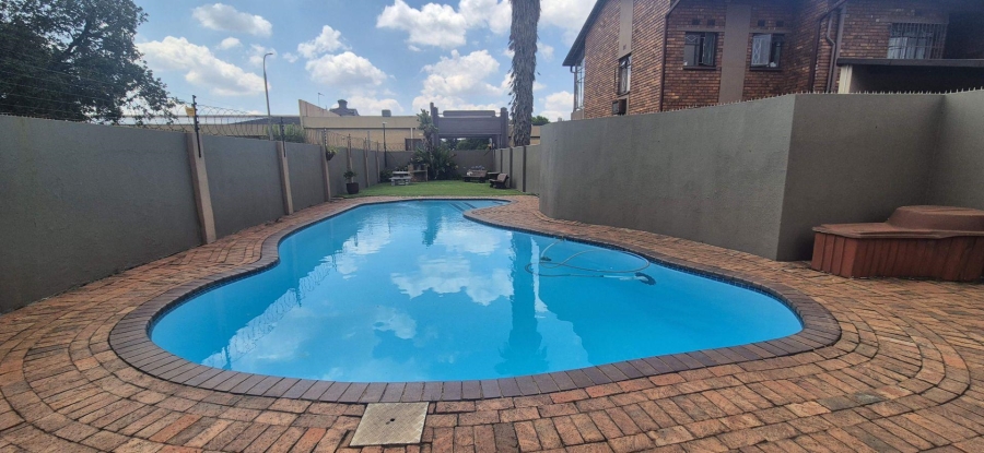 3 Bedroom Property for Sale in Brackenhurst Gauteng