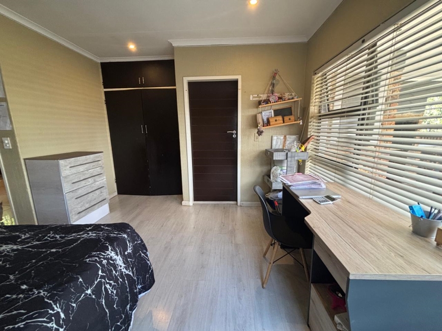 3 Bedroom Property for Sale in Glenvista Gauteng