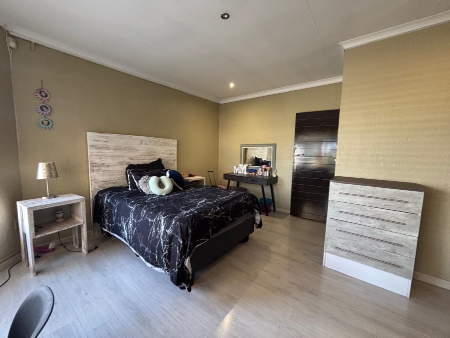 3 Bedroom Property for Sale in Glenvista Gauteng