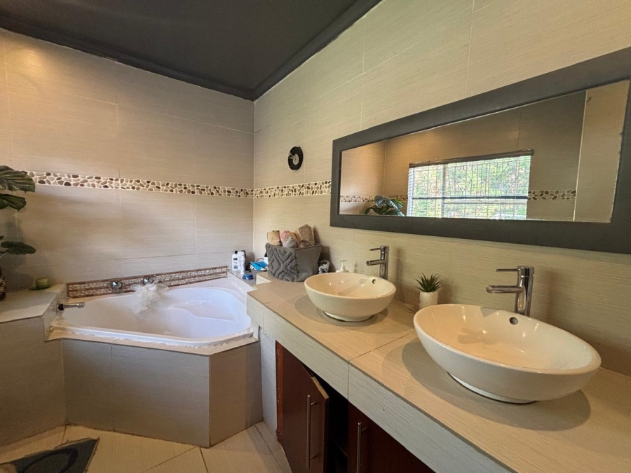 3 Bedroom Property for Sale in Glenvista Gauteng