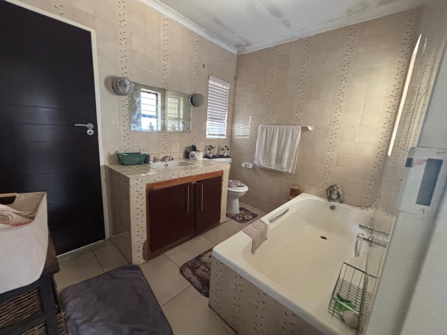 3 Bedroom Property for Sale in Glenvista Gauteng