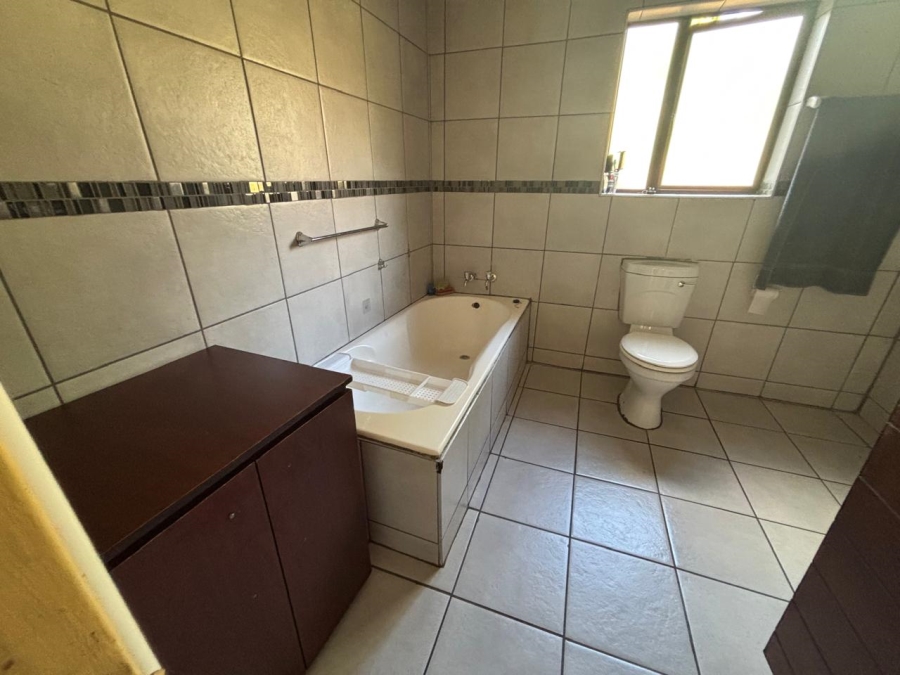 3 Bedroom Property for Sale in Glenvista Gauteng