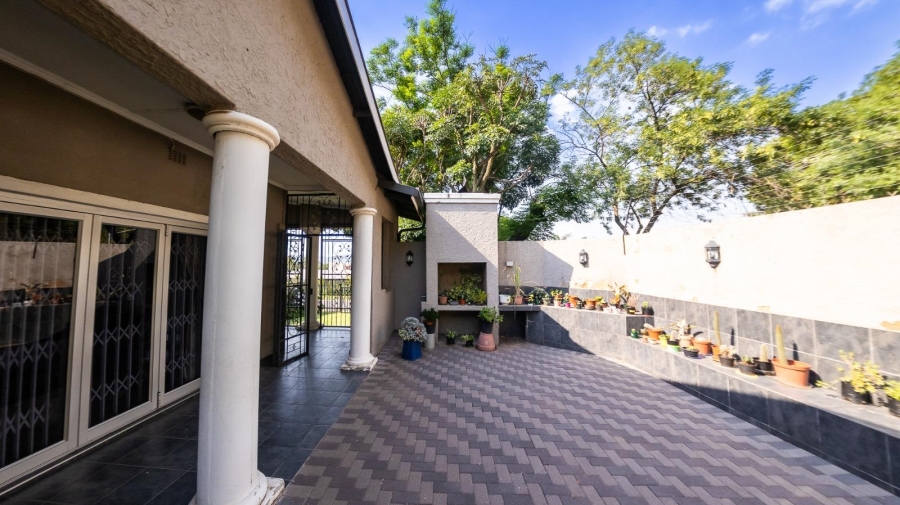 5 Bedroom Property for Sale in Pretoria Gardens Gauteng
