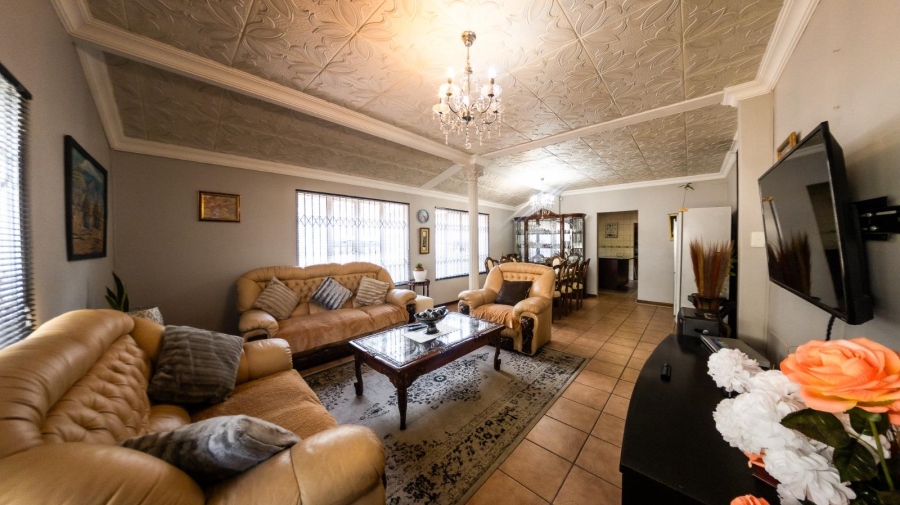 5 Bedroom Property for Sale in Pretoria Gardens Gauteng