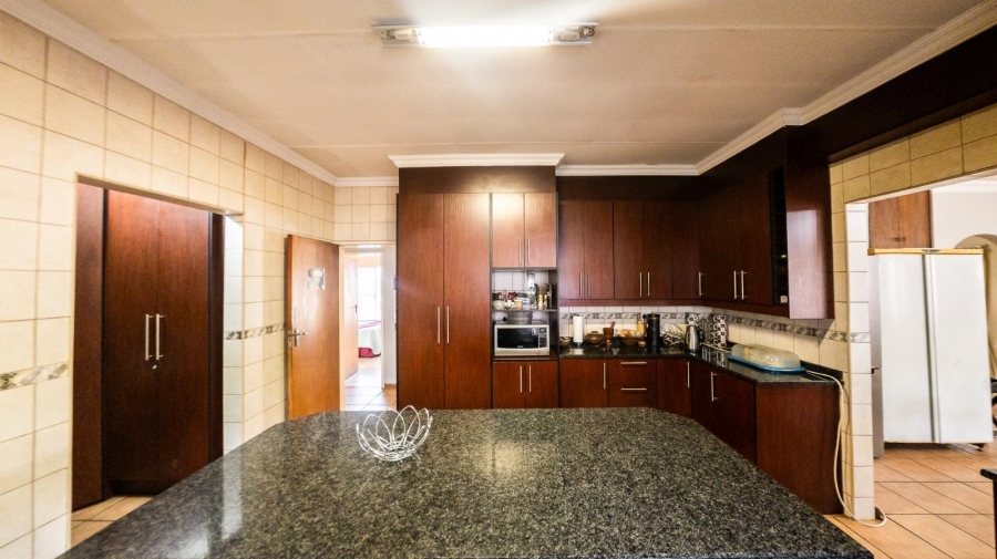 5 Bedroom Property for Sale in Pretoria Gardens Gauteng