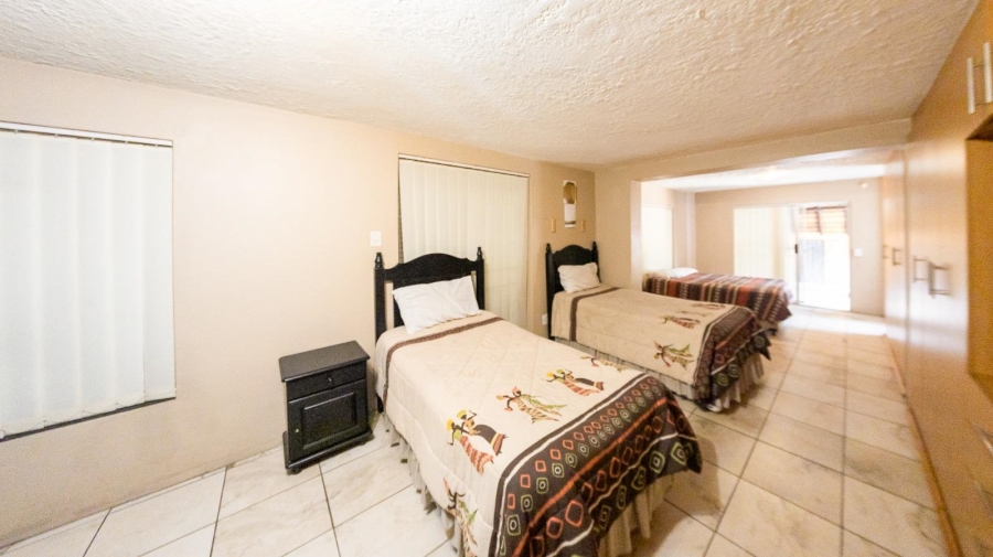 5 Bedroom Property for Sale in Pretoria Gardens Gauteng