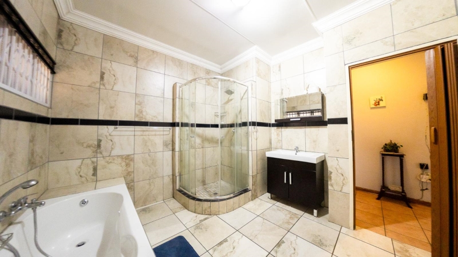 5 Bedroom Property for Sale in Pretoria Gardens Gauteng