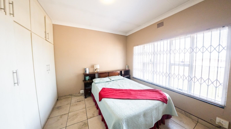 5 Bedroom Property for Sale in Pretoria Gardens Gauteng