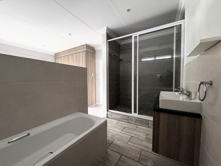 3 Bedroom Property for Sale in Noordhang Gauteng