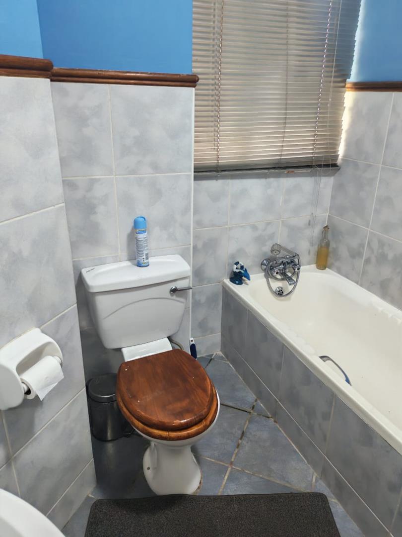 2 Bedroom Property for Sale in Die Hoewes Gauteng