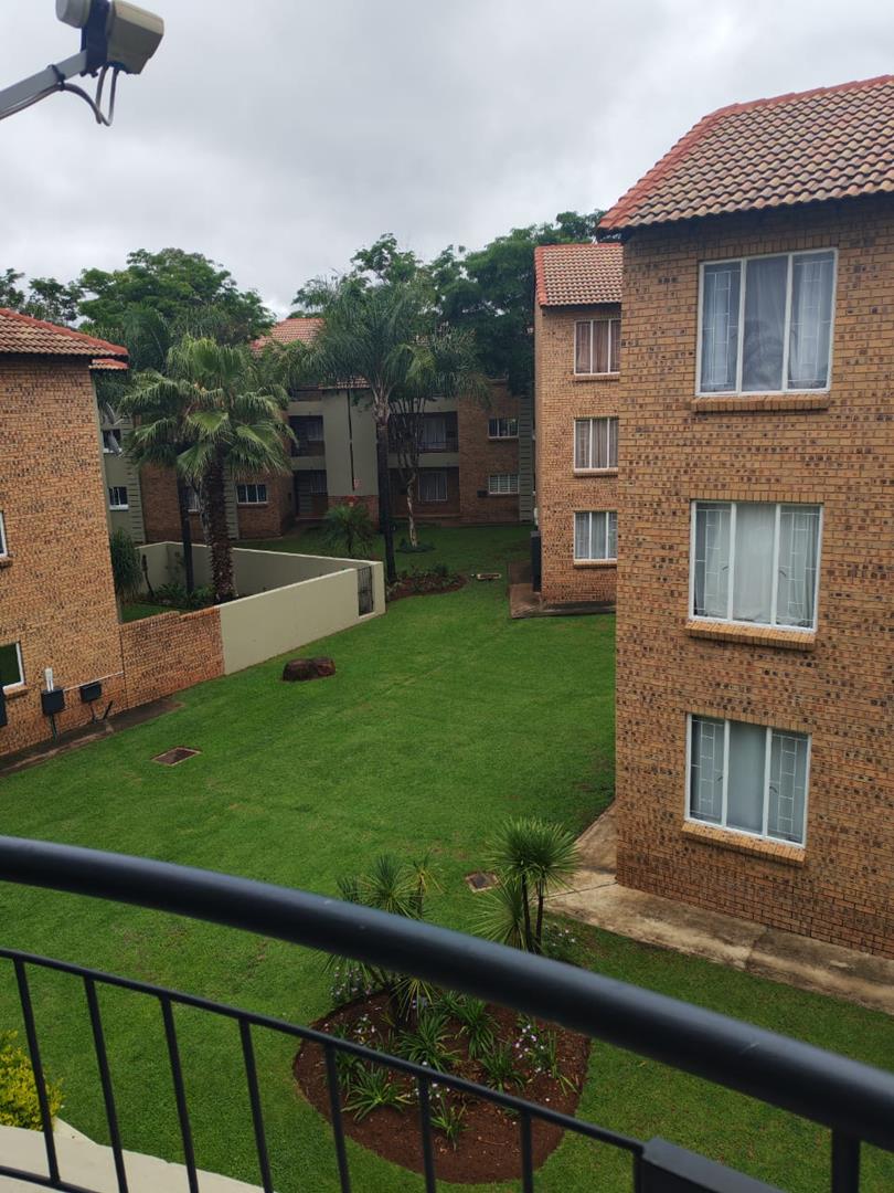 2 Bedroom Property for Sale in Die Hoewes Gauteng