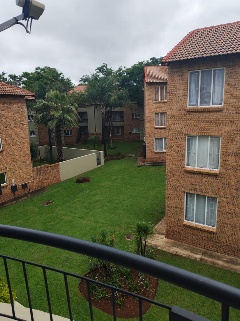 2 Bedroom Property for Sale in Die Hoewes Gauteng