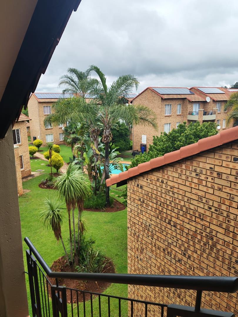 2 Bedroom Property for Sale in Die Hoewes Gauteng