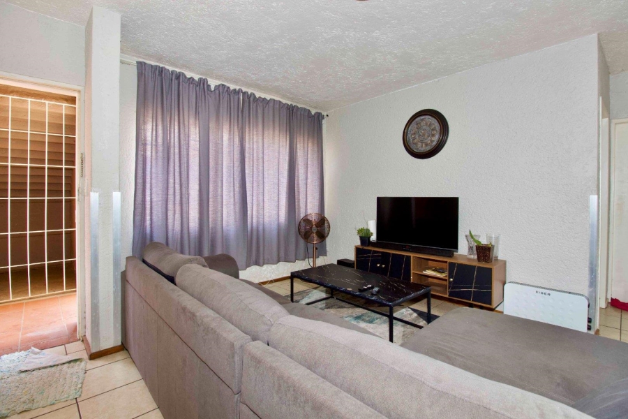 2 Bedroom Property for Sale in Die Hoewes Gauteng